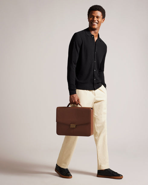 OIDAR-Knitwear-Crafted from a luxurious wool blend, this shirt is as stylish as it is cosy. Whether you're attending a business meeting or enjoying a night out, OIDAR will leave a lasting impression. Button up shirt Wool blend Long sleeved Revere collar Textured knit O'Shea is 6'2.5" / 1.89m and wears Black in a Ted size 3- Ted Baker Romania